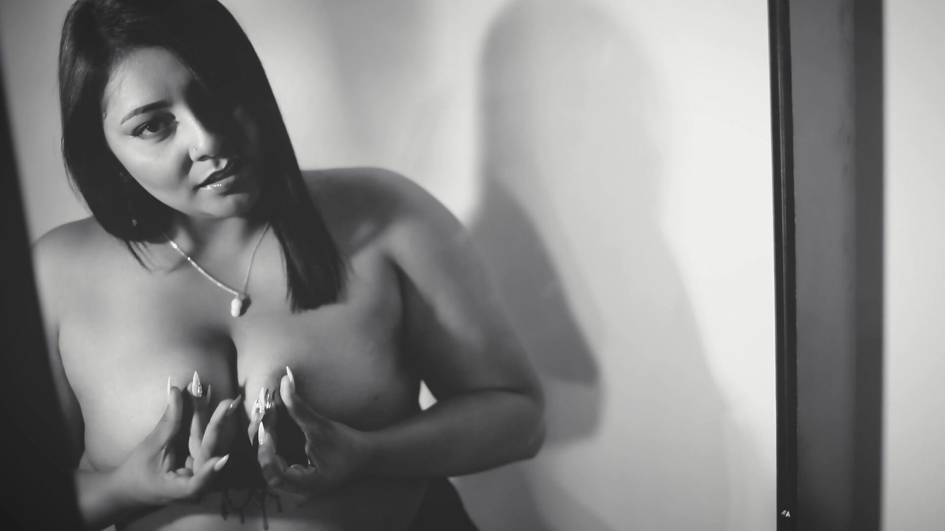 sensuality and hot body - video by DaniielleRogg cam model