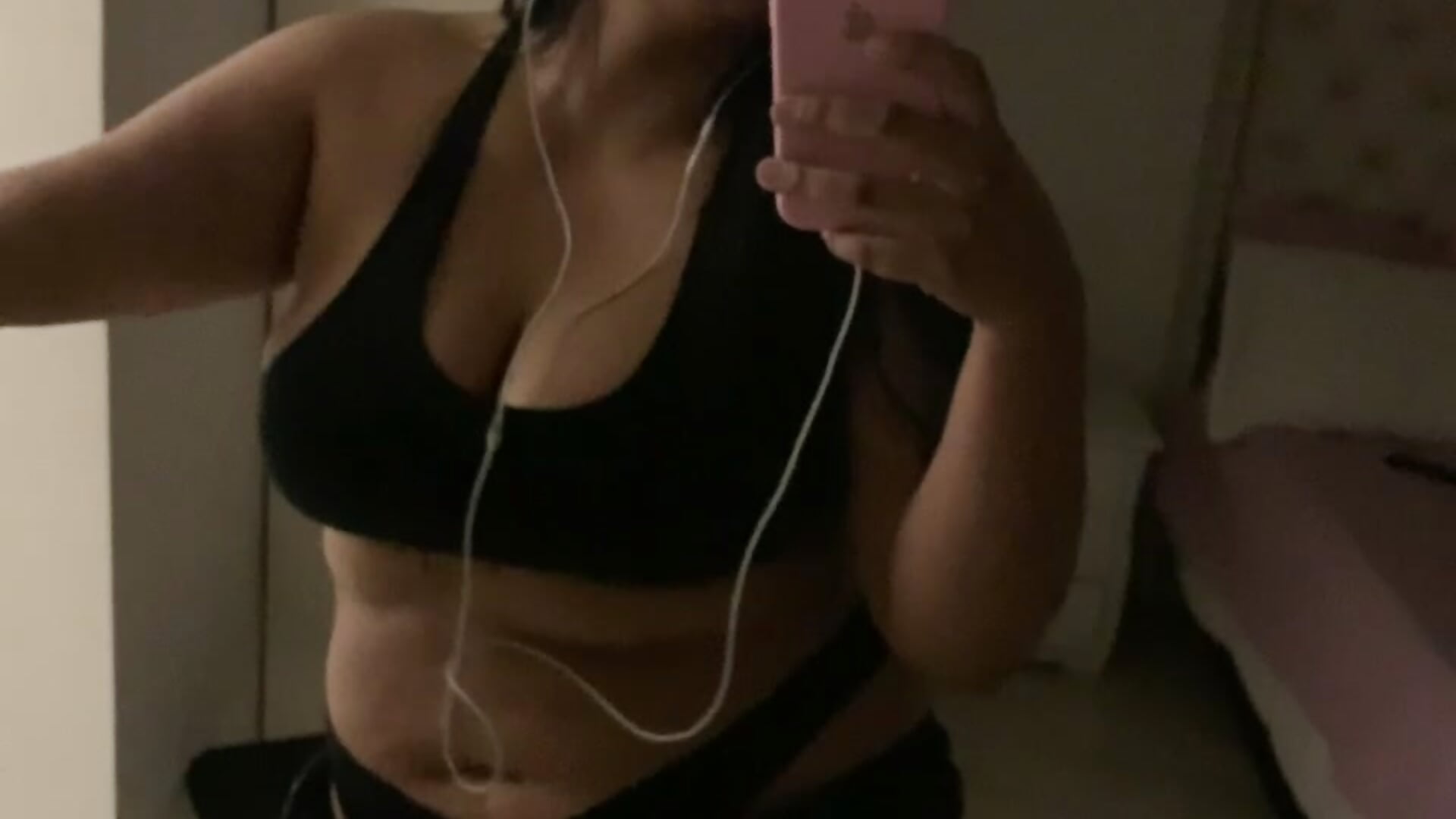 Dancing at my bed - video by DaniielleRogg cam model