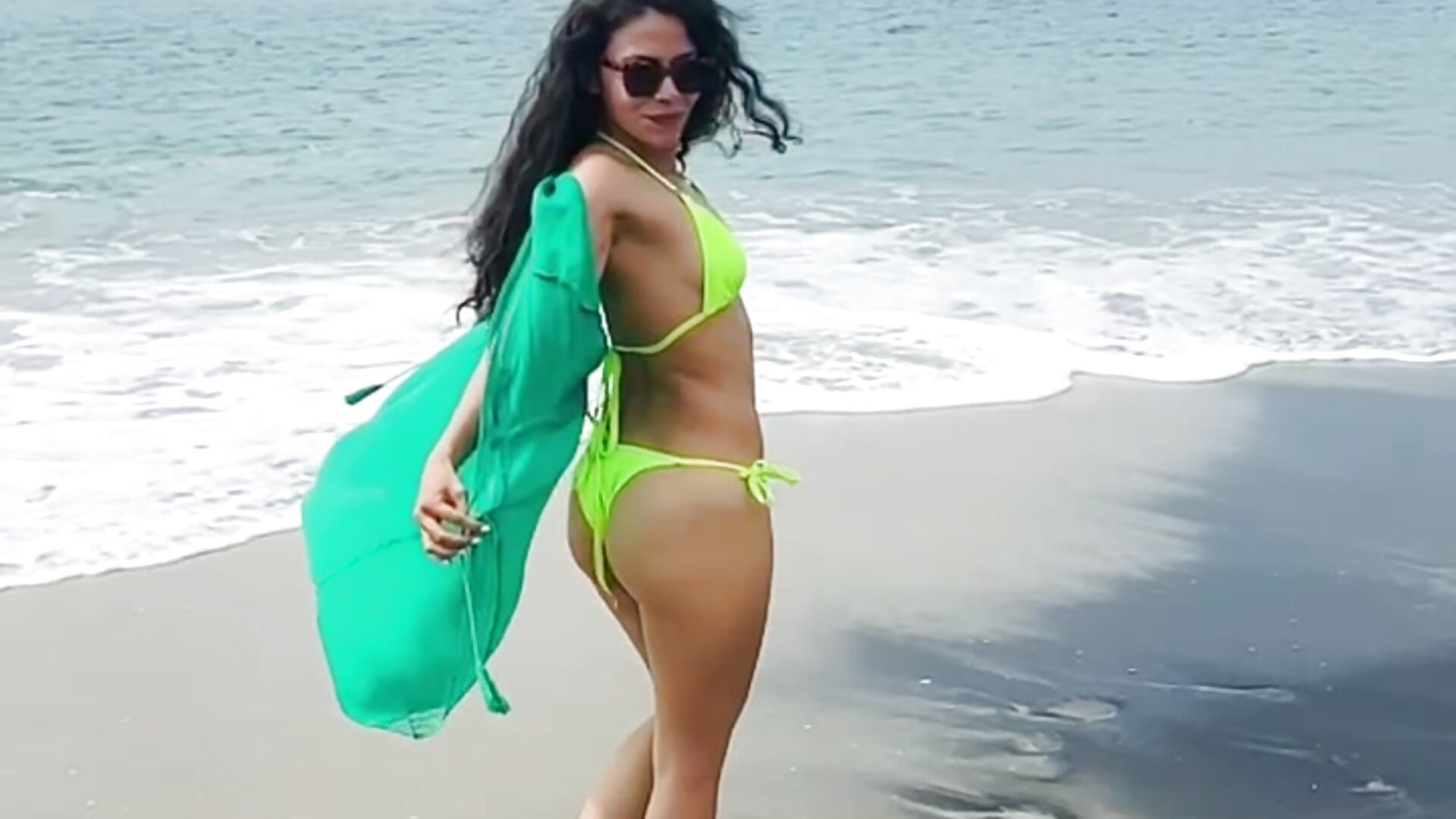 Beach looks great on me! - video van lana_roman cam-model