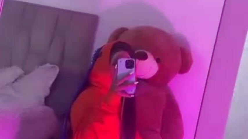 a quiet girl 😊 - Video von Lola_Oberly_xxx Cam-Model