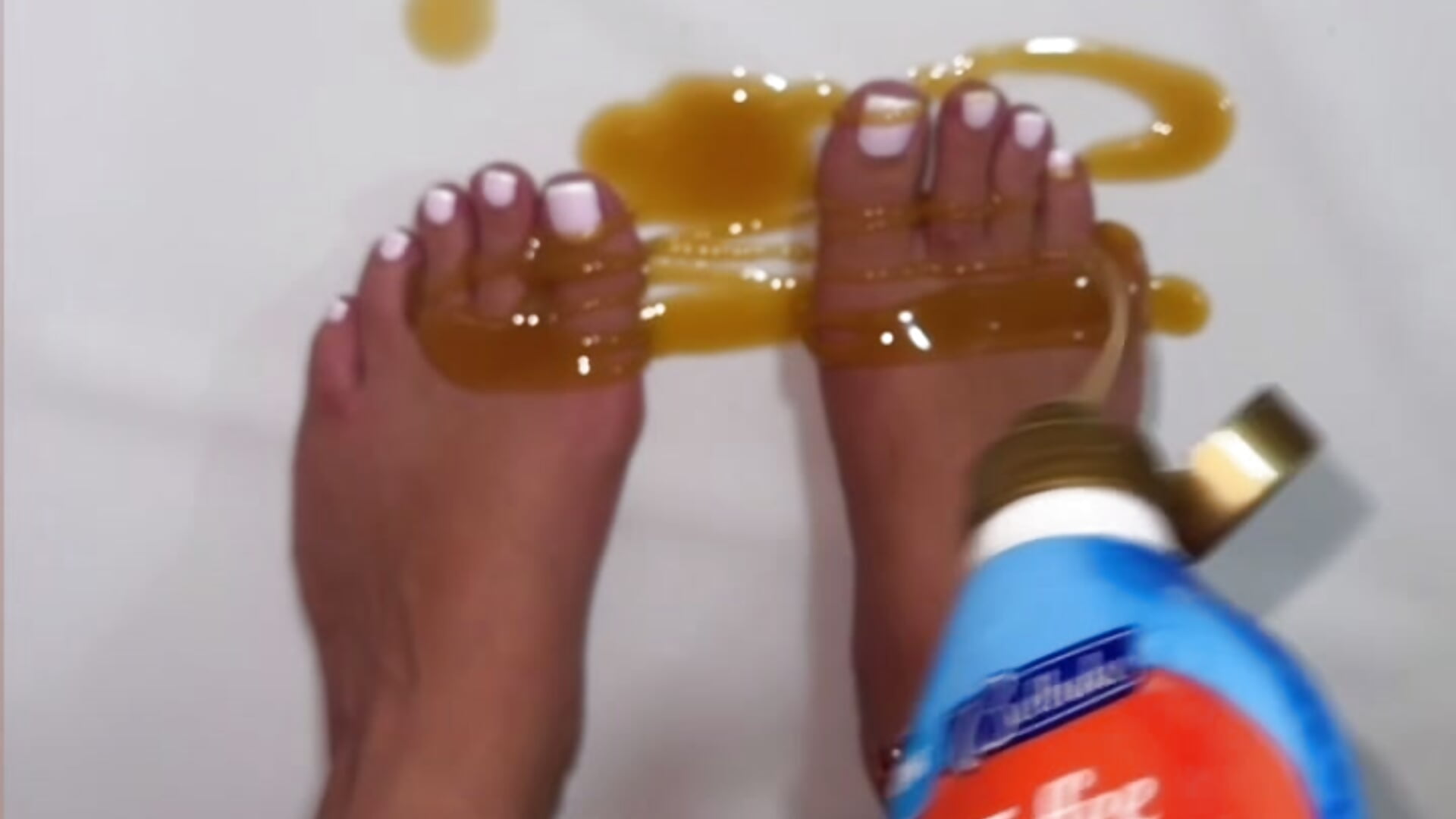 Saucy toes 😏 - video by SexySofia_69 cam model