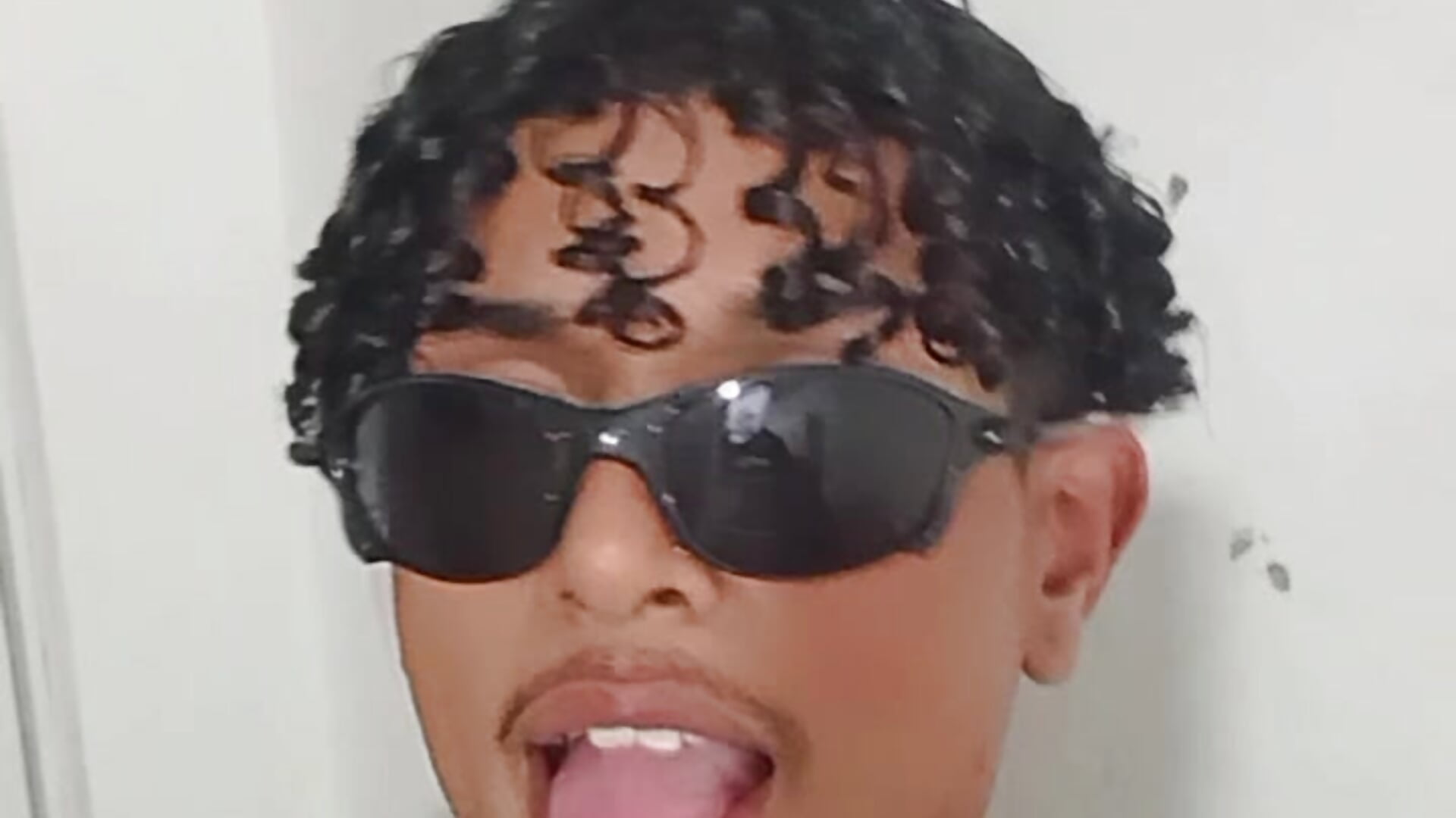 1000165694 - video by Pabllotonho cam model