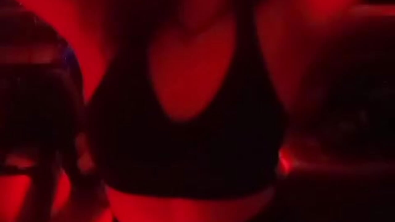 I get lost among red shadows… but if you know how to follow the rhythm, maybe I'll let you find me. — filmik JeanneSabatier, modela(-lki) na kamerkach