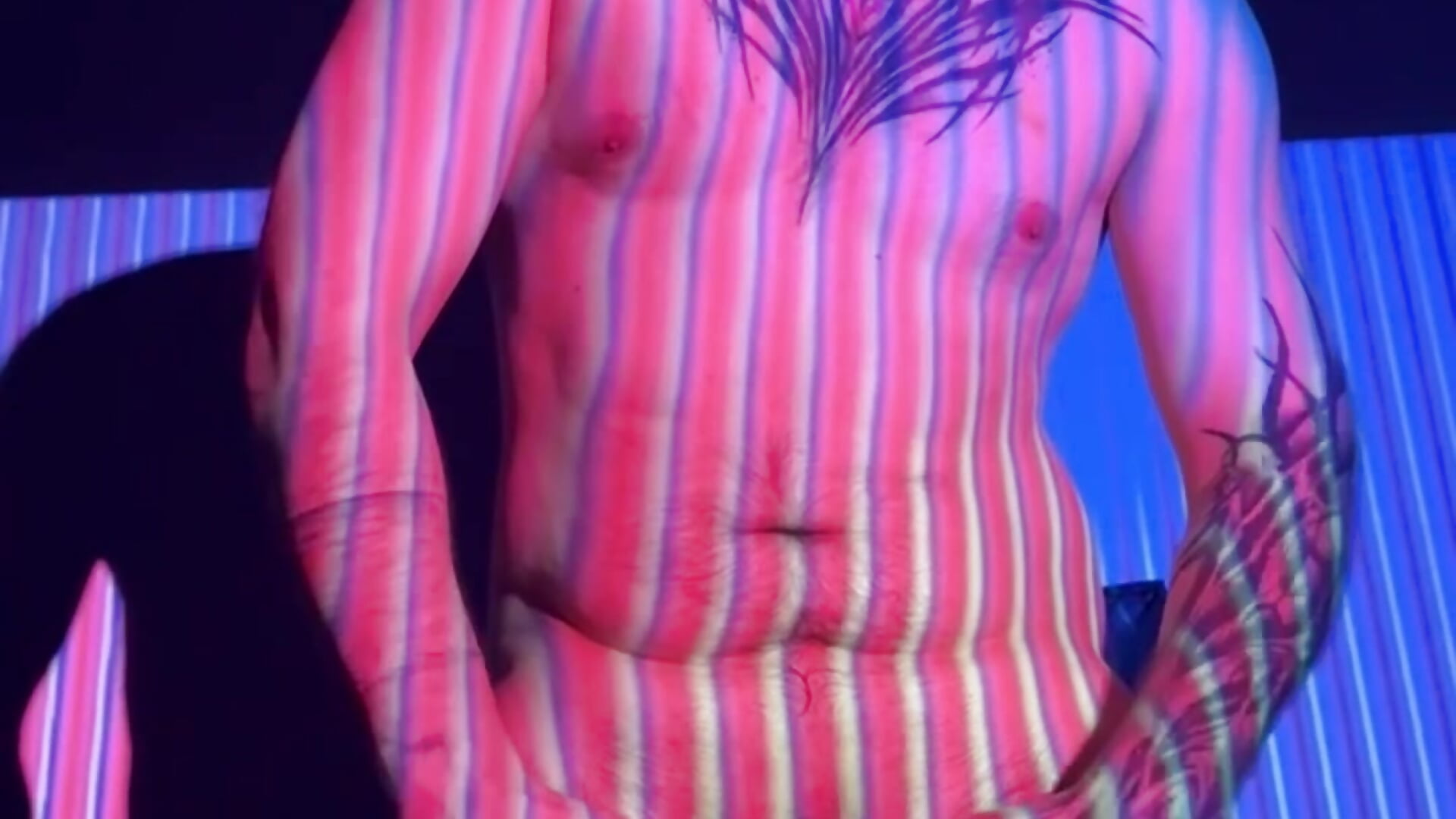 Hold your hands where I can see them - video di AssHunter4k modella di cam