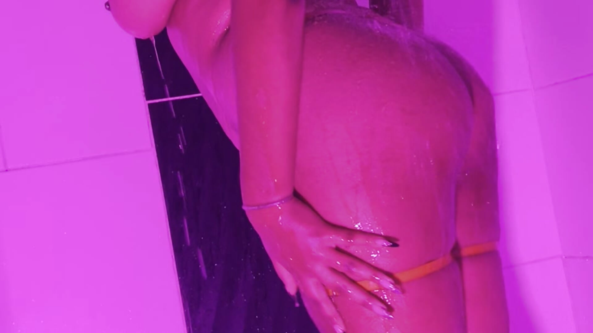 🍑💦 - فيديو من isabella_zc موديل الكام