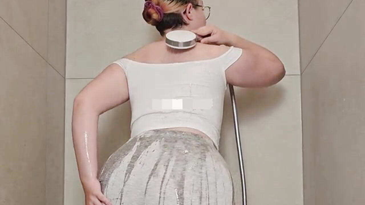 Duschvideo in Klamotten💦😍🥵