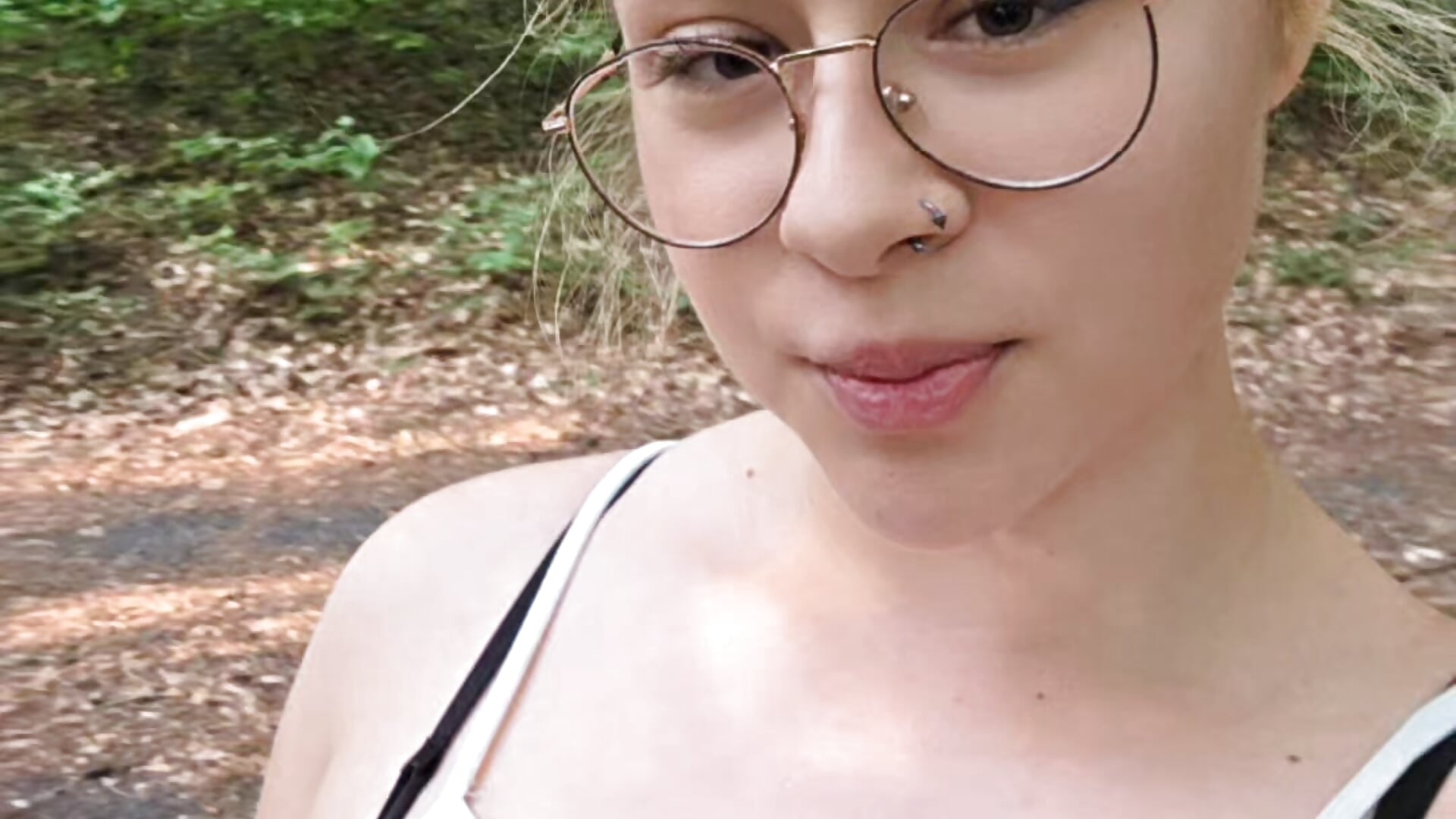 Im Wald kann man so viel machen😇🫣 - video by versautemeli cam model