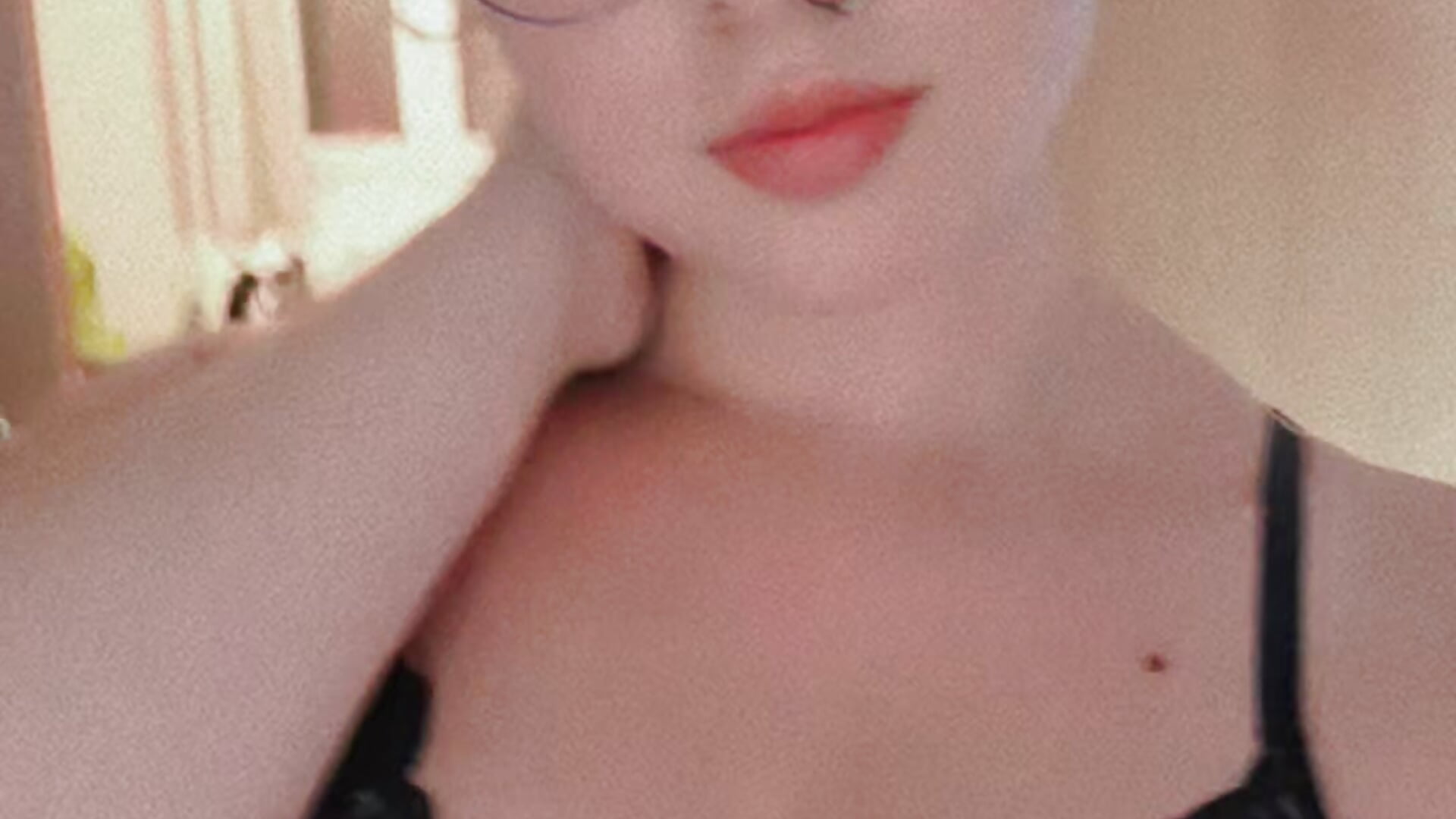 😏 - clip cu versautemeli model videochat