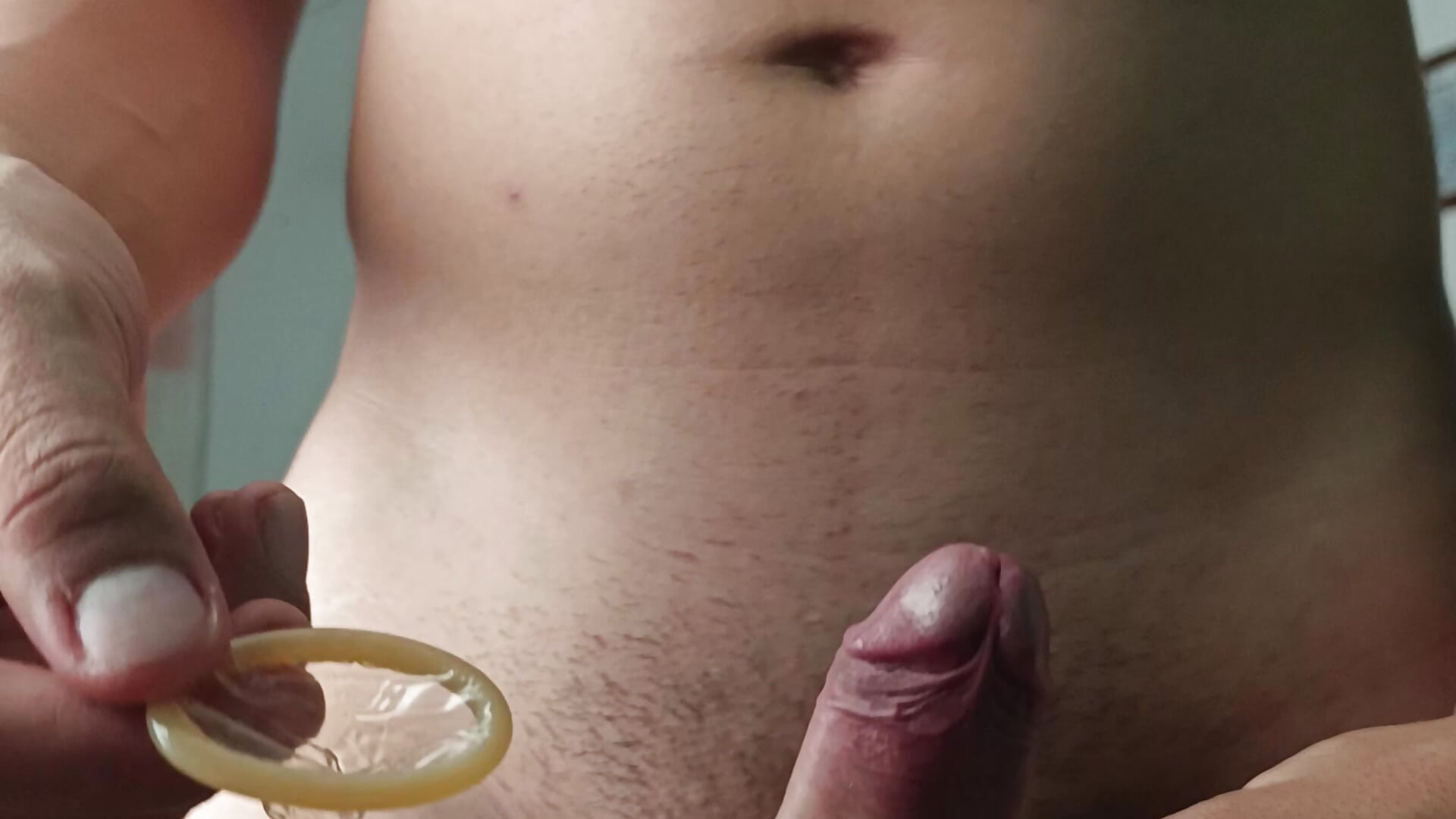 Poniendome un condon 2025 – video modela na kameri TitanMistico