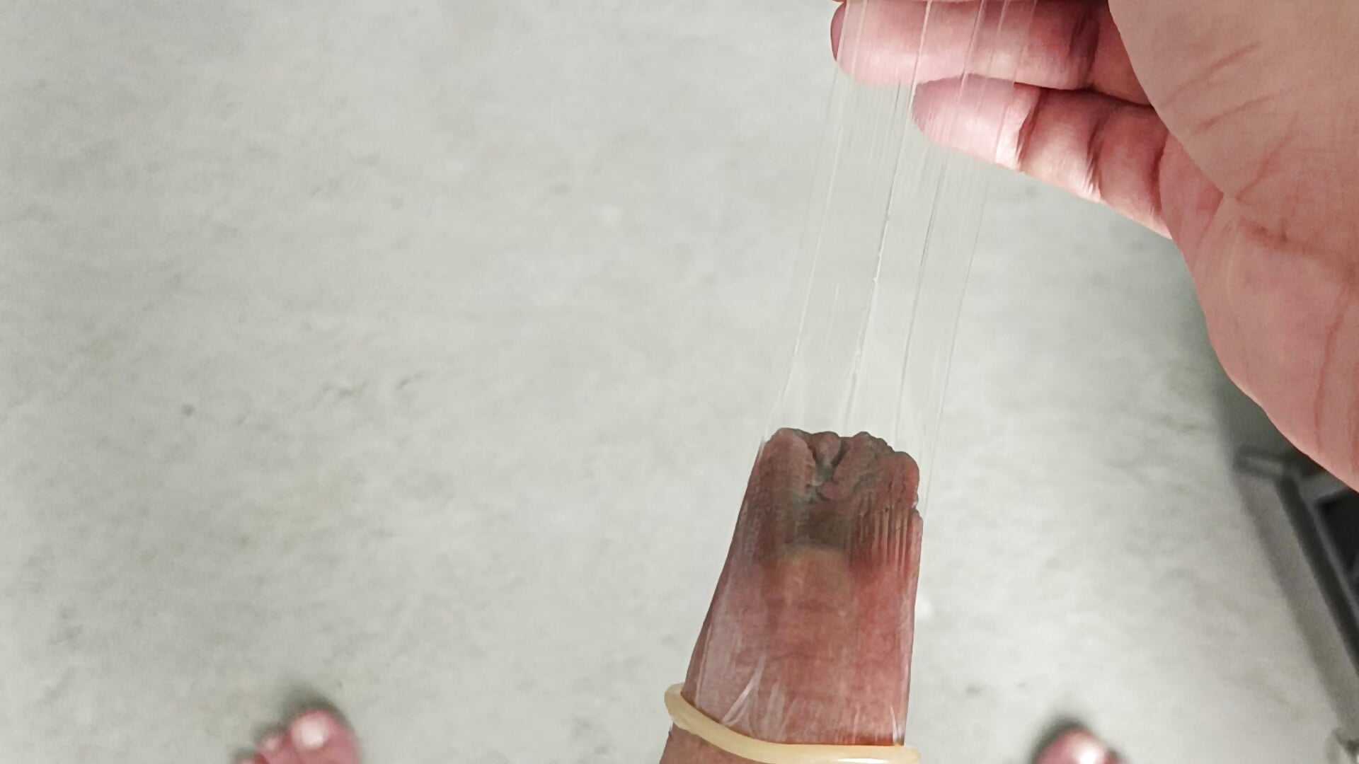 Quitandome condon cum – video modela na kameri TitanMistico