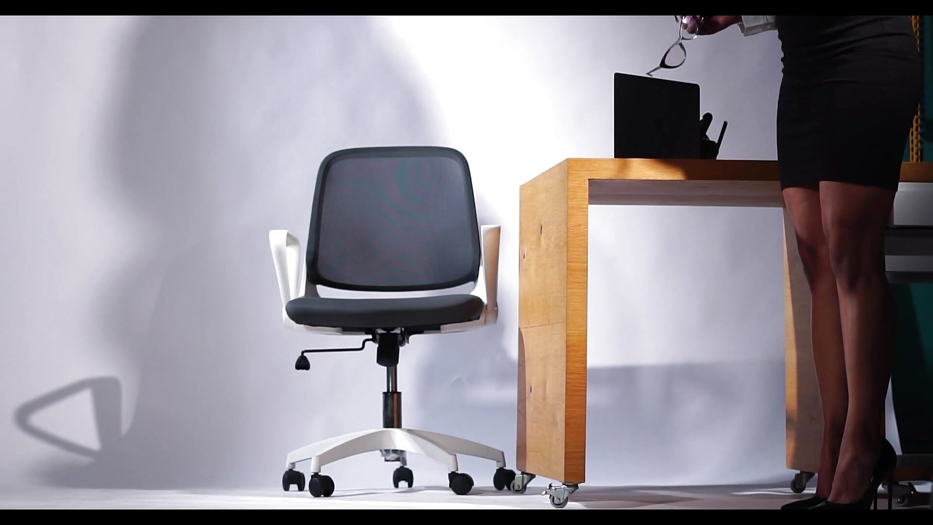 The desk shakes every time I walk past it. - video by LissMonroe cam model