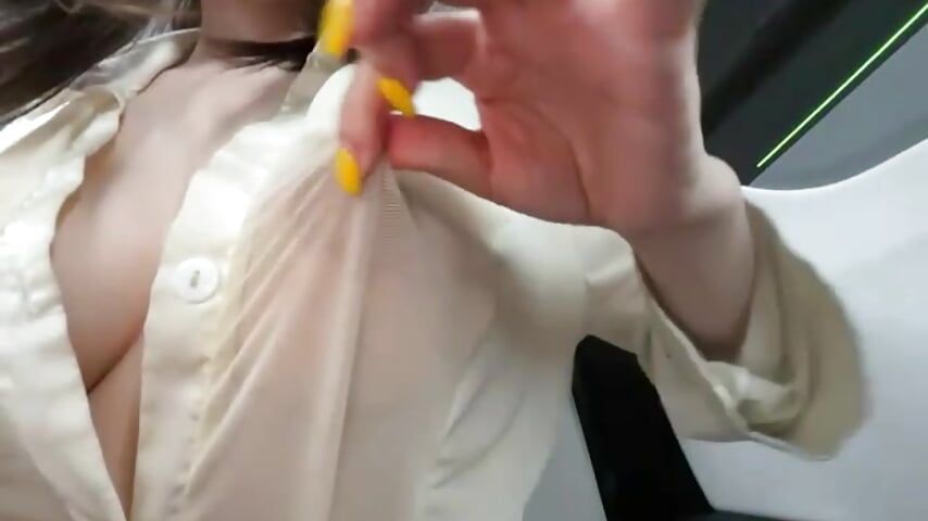 【出差车上私秀】奶头忠实粉丝狂玩 把我奶头拉扯到超大！！Business Trip Car: Loyal Nipple Fan Makes My Nips Huge!!