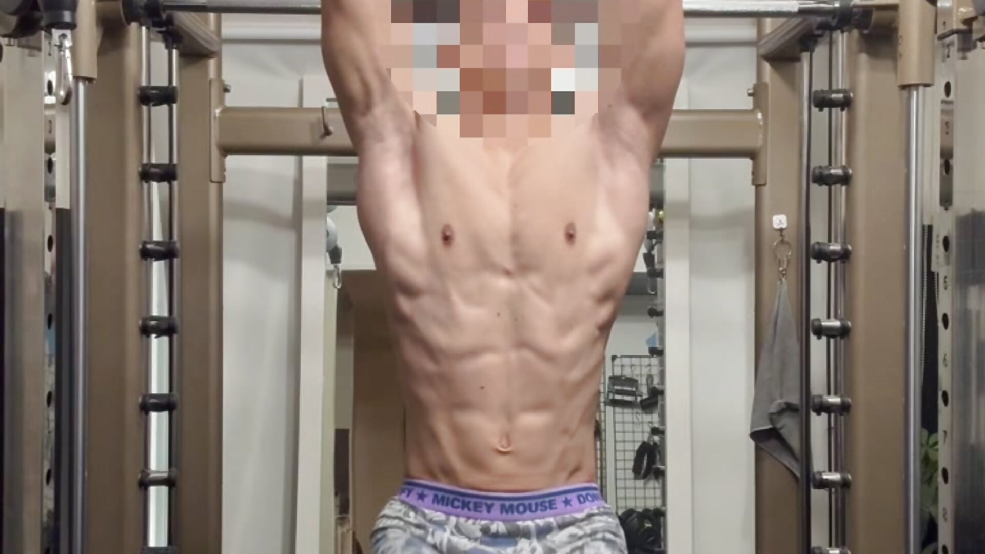 お腹のトレーニング - video by ki--kun cam model