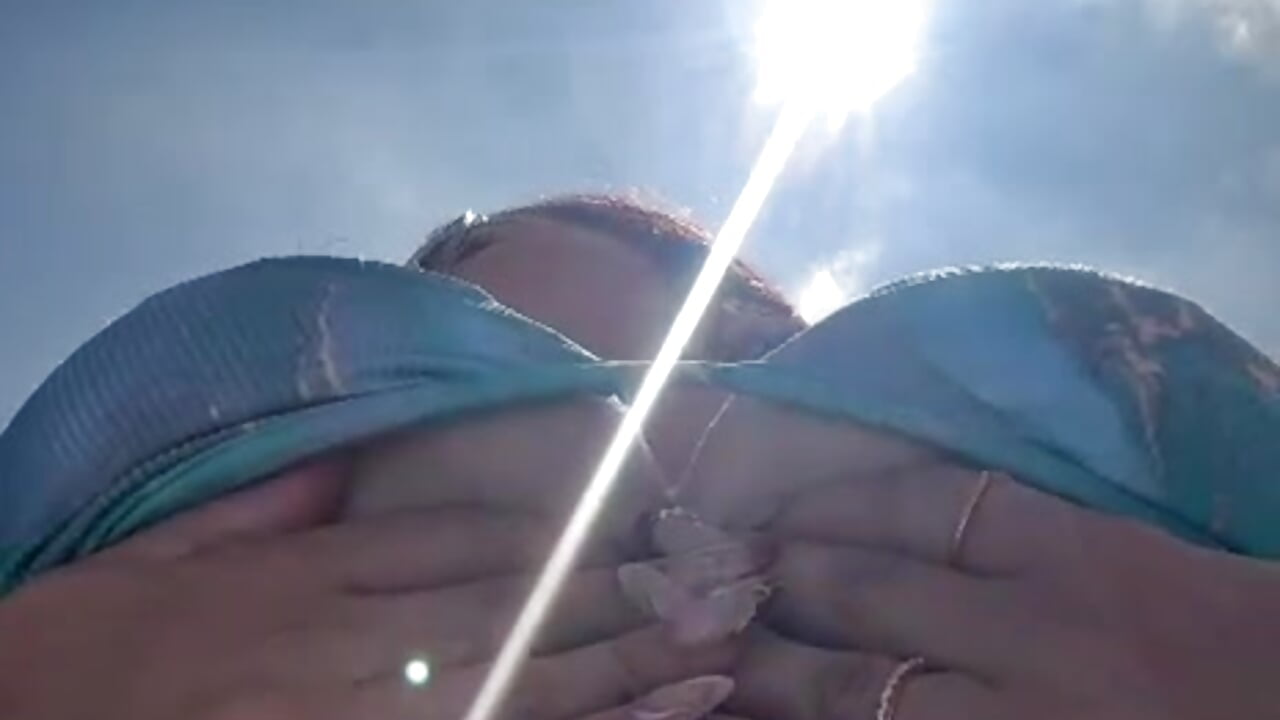 Enjoy the landscape ... and what my hands can do. 🤭 - video oleh ValeriaOrtega kamera model