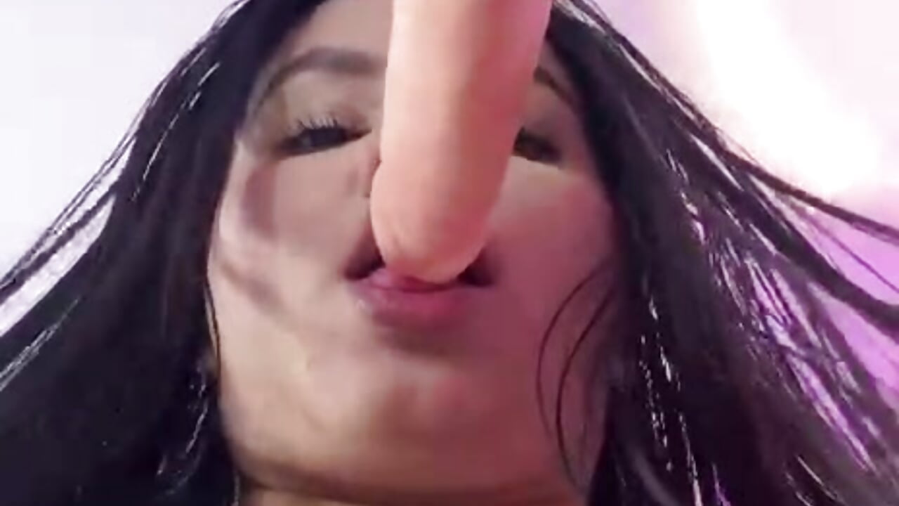 Imagine me like this, on my knees, with my angel face and your cock filling my entire mouth. - video by ValeriaOrtega cam model