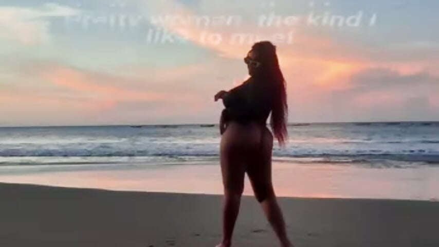beach  🏄🏿‍♂️ - video by SeeLucy25 cam model