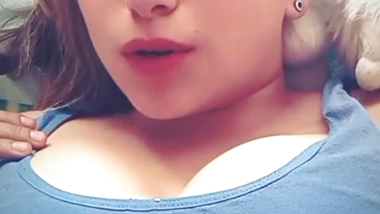 If you need love, let me know and we will do it 💙 - video van Kitten_Cam cam-model