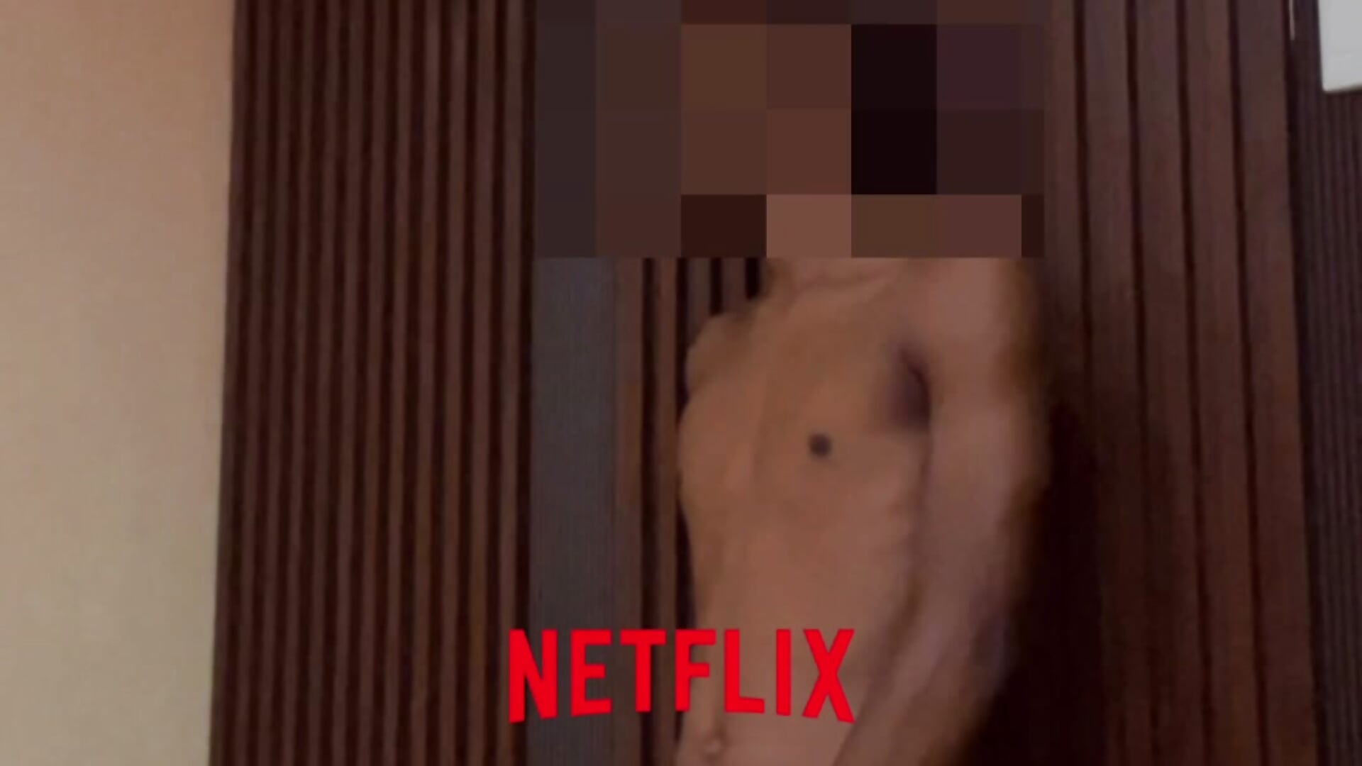 FORTH NUT OF THE DAY – video af Netflix_dick cam-model