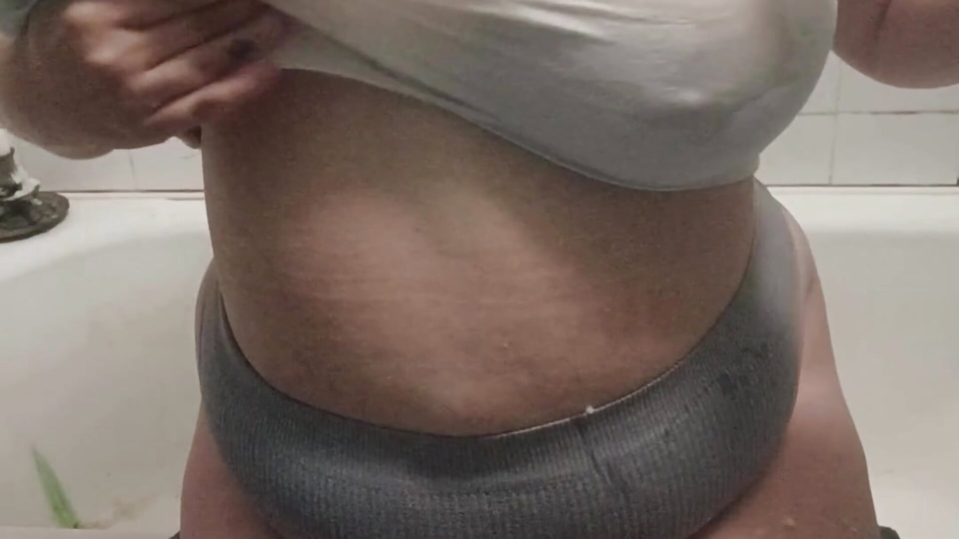 Milky Titties Wet Tshirt - video by mr2vap3z cam model