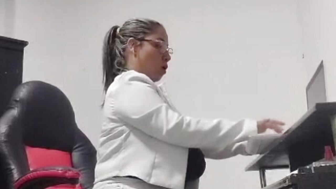 secretaria sexi y caliente - video by monica-vega cam model