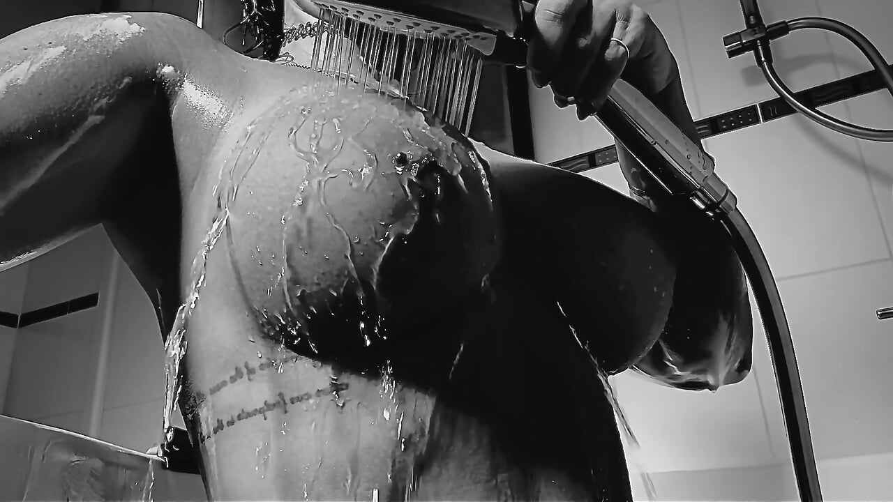 Shower - video by Daddysfilthysecret cam model