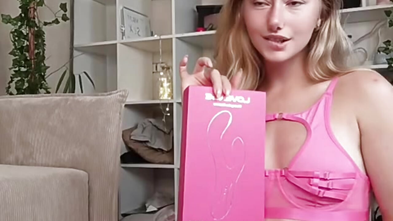 Unpacking new toy 👀 - Video von Rachel_Rut Cam-Model