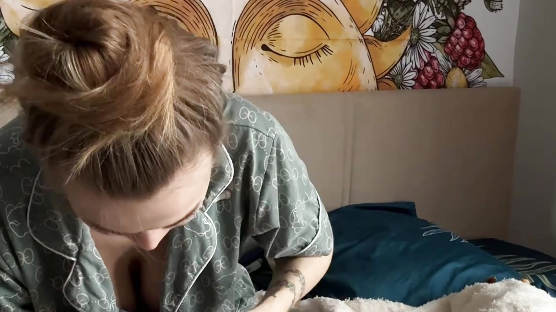 me and the cat are doing great with affirmations 😅 - فيديو من DianaShermy موديل الكام