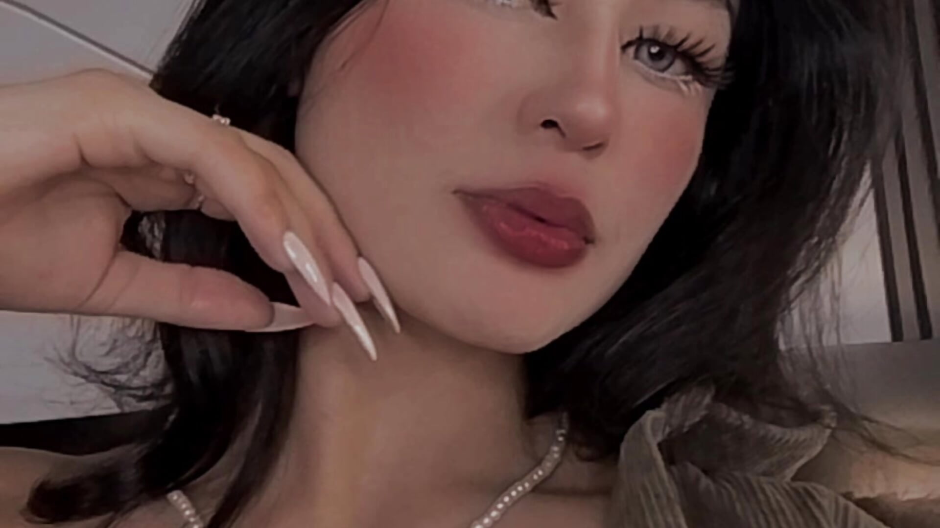 I will be like your water, I will wet you while you only touch me and consume me. - βίντεο μοντέλου fiorella_paris