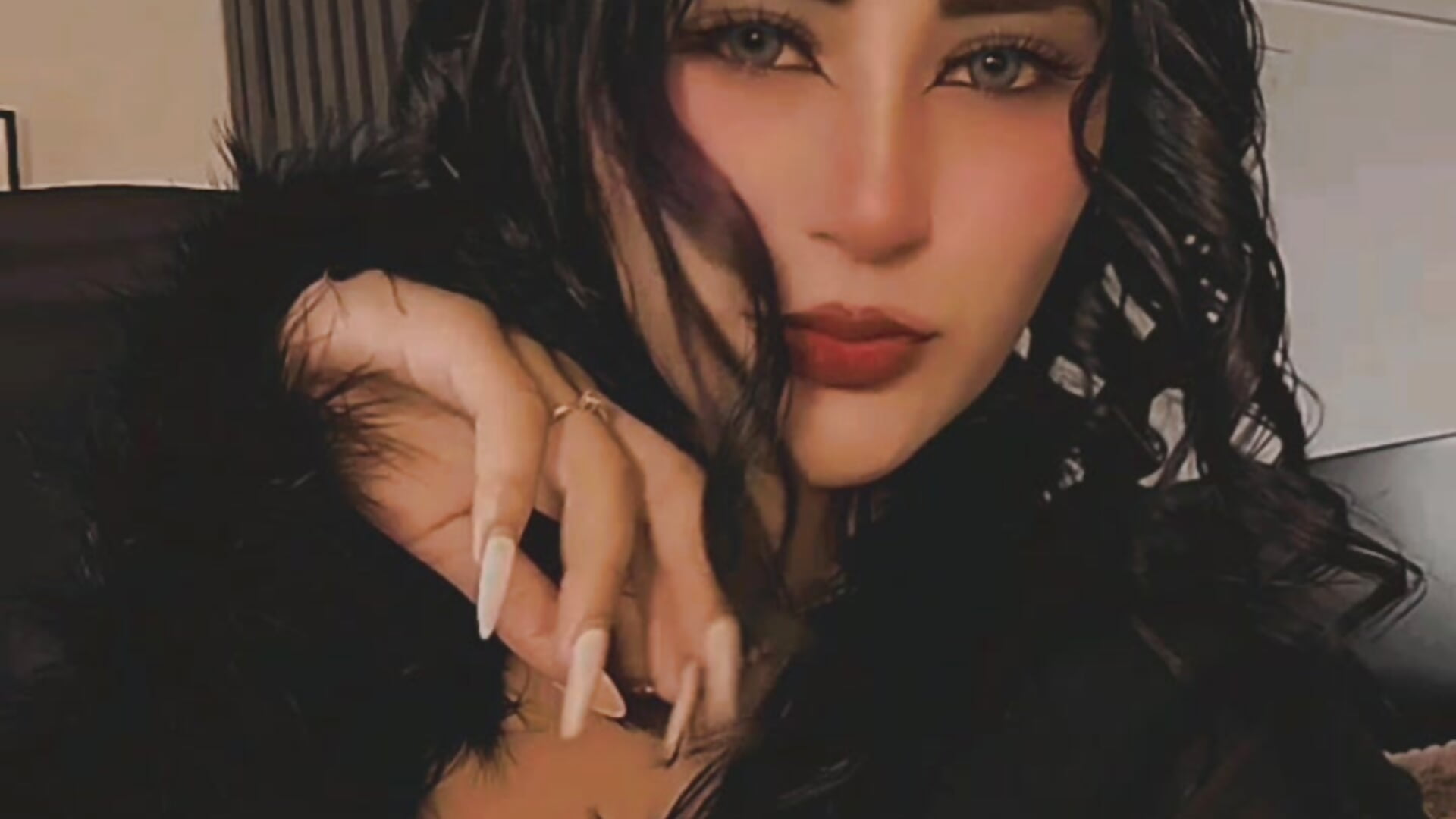 I feel like my black color stands out with my soul 🍷 - βίντεο μοντέλου fiorella_paris