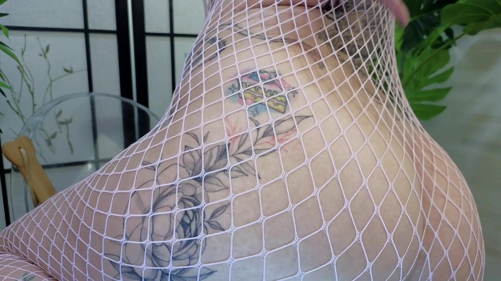 Fishnet fit (muted vid)