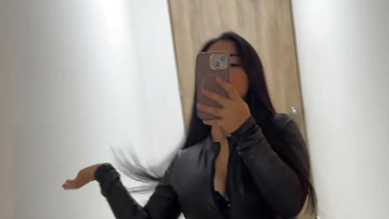 I WANT TO BE YOUR FAVORITE GIRL 🫦🫦 - video by Layla_Breezee cam model