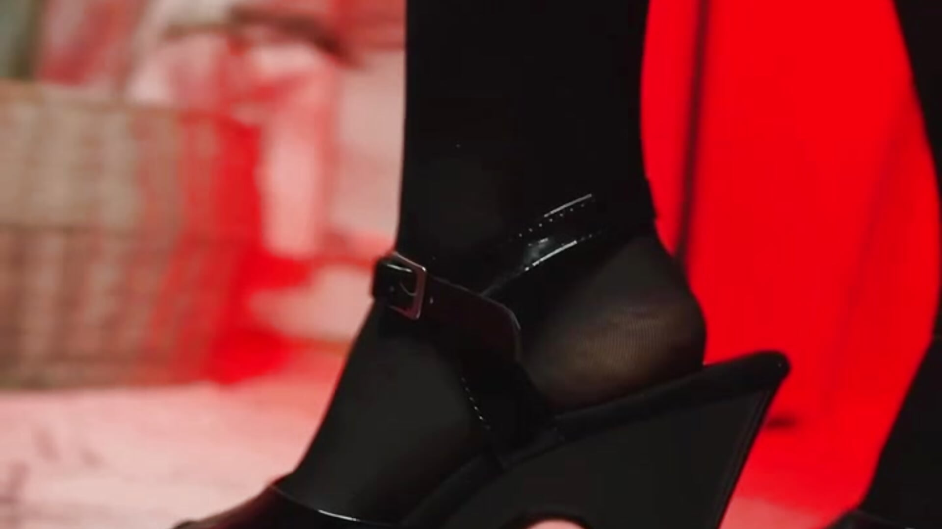 I tease you - video by SilverAmos cam model