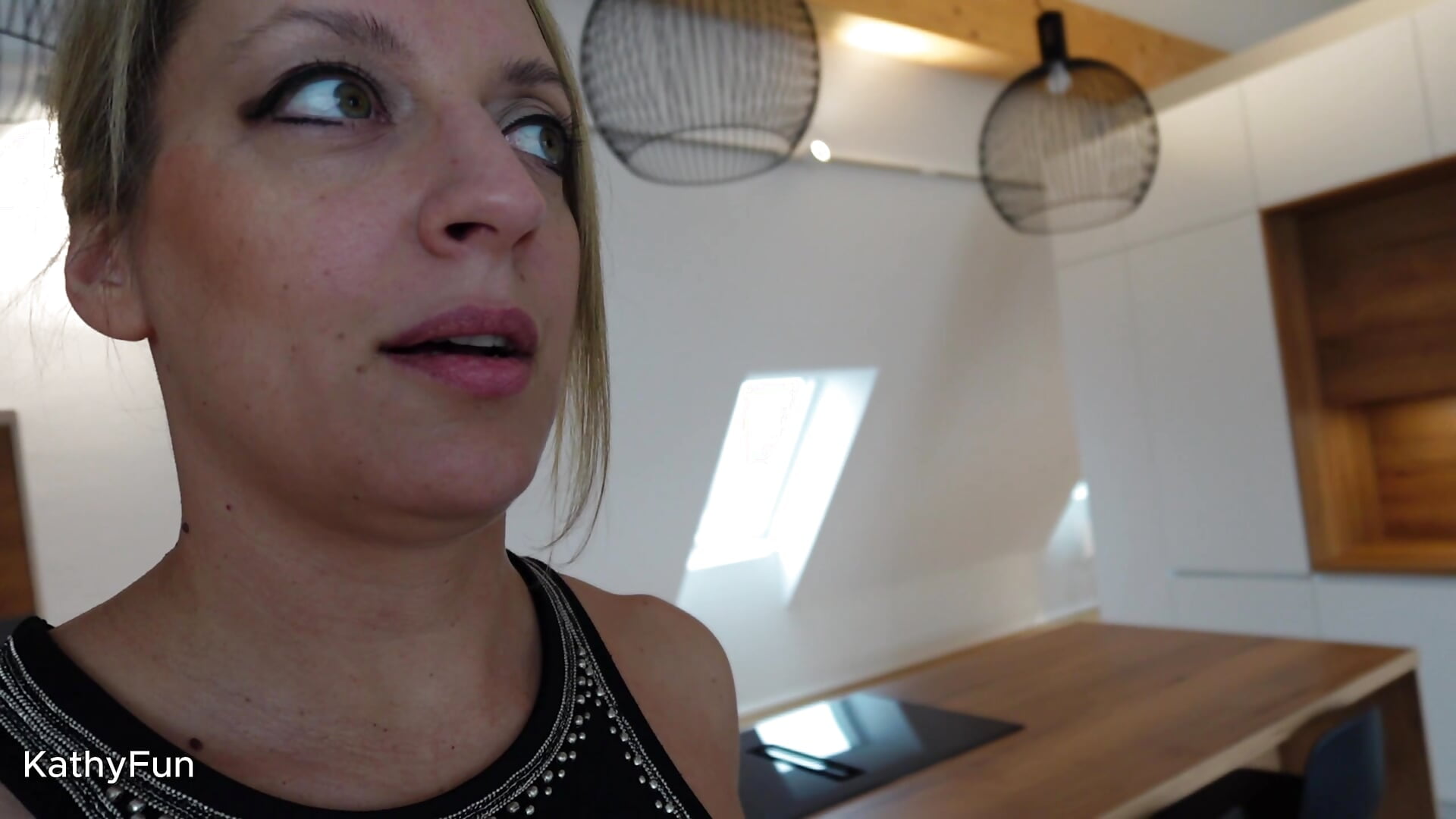 Public PussyBalls Squirt in neuer Luxus Wohnung meiner besten Freundin! Long video 13:34 min – video modela na kameri KathyFun