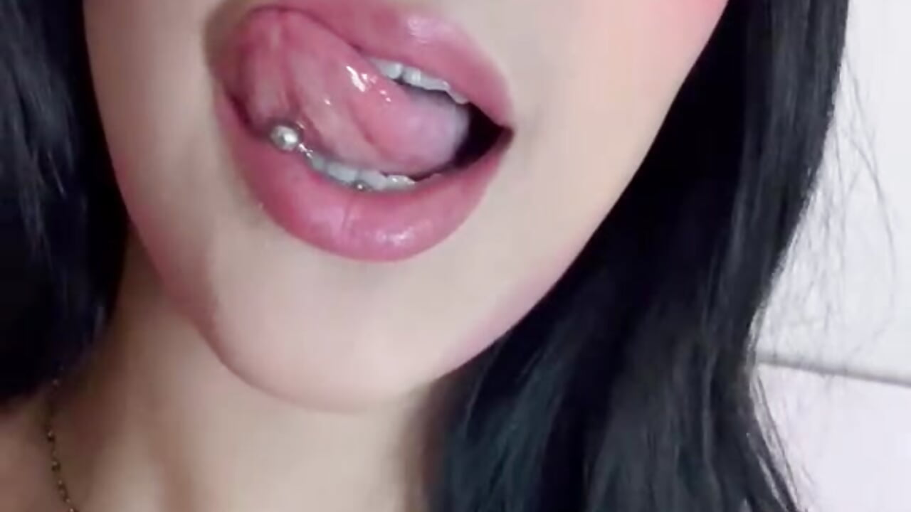 Piercing in my tongue 🔥 - ক্যাম মডেল HannaaMiller-এর ভিডিও