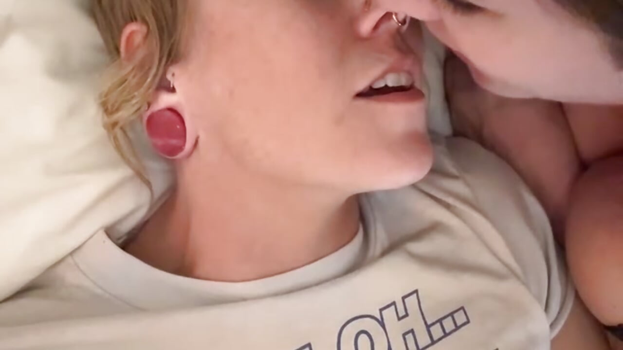 Innocent kissing with the hot lesbian Smoke Show