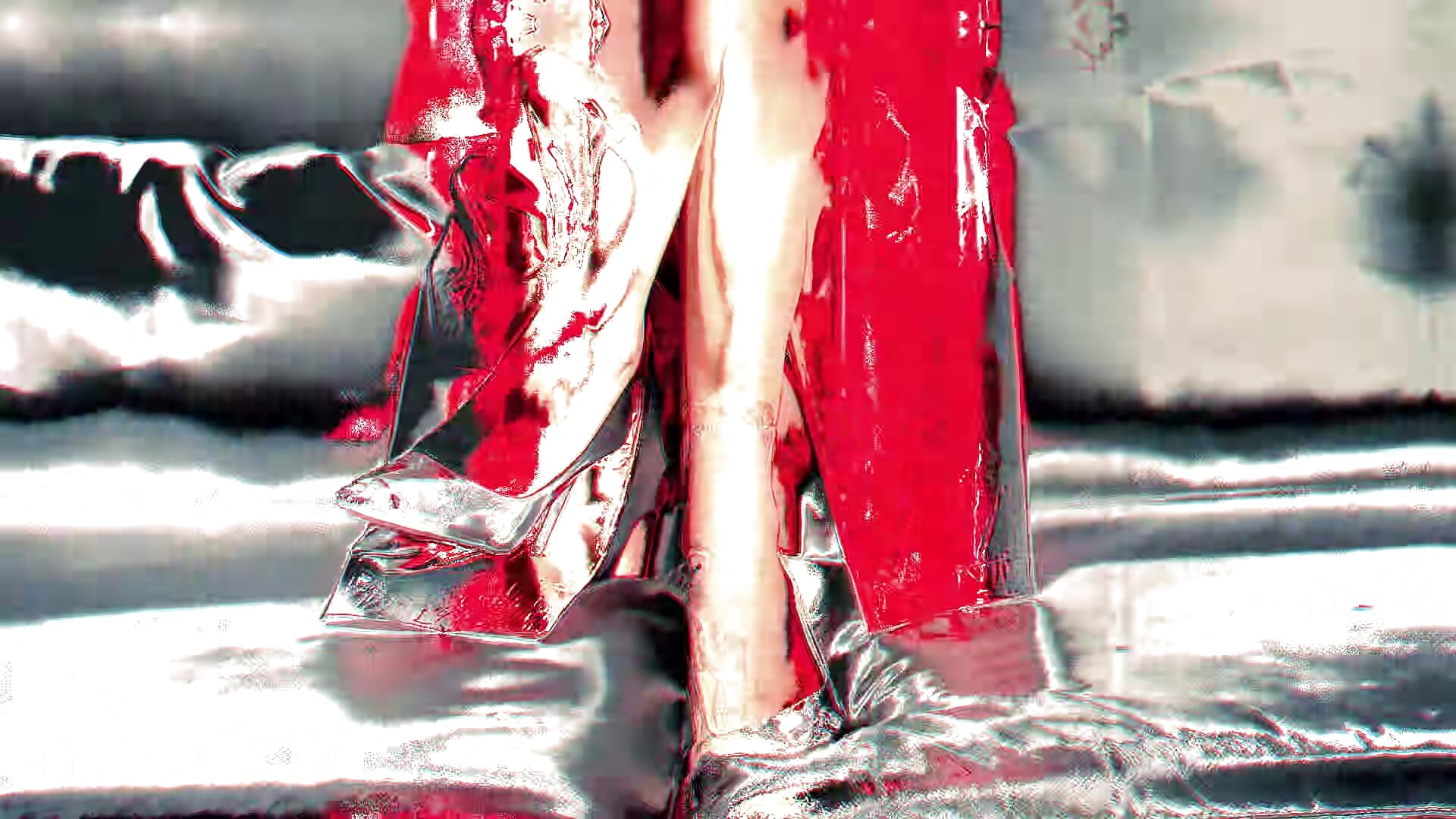 Red Temptation - video của người mẫu cam BeverlyMost