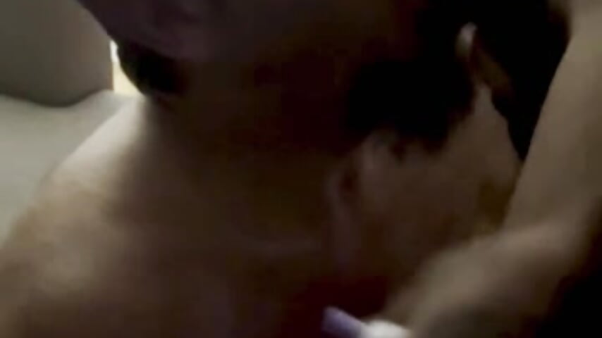 Hubby giving a friend a BJ - video di krash_n_babi modella di cam