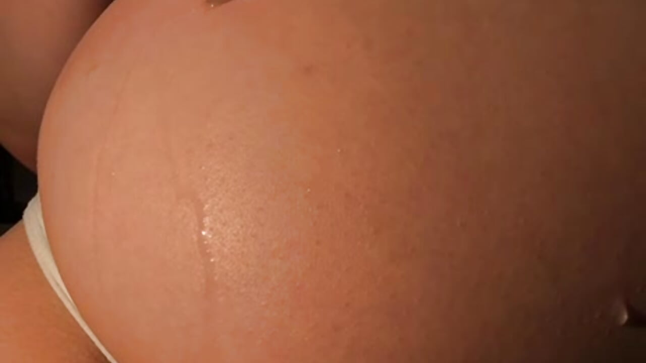 An ice cube and an ass - video by Sofa_01 cam model