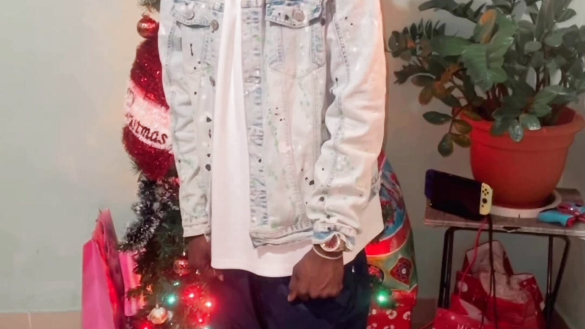 6cd8e89c05d74dc99636192e285bcc03 - video by dinero04 cam model