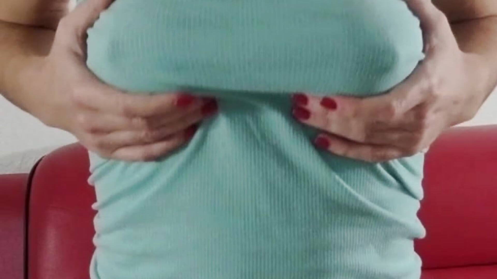 Cute Little Jiggle - video by RedHotRachael cam model