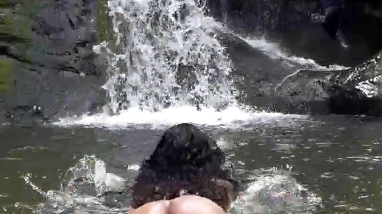 Enjoy my body in the river. 💦 - video oleh Akemirosse kamera model