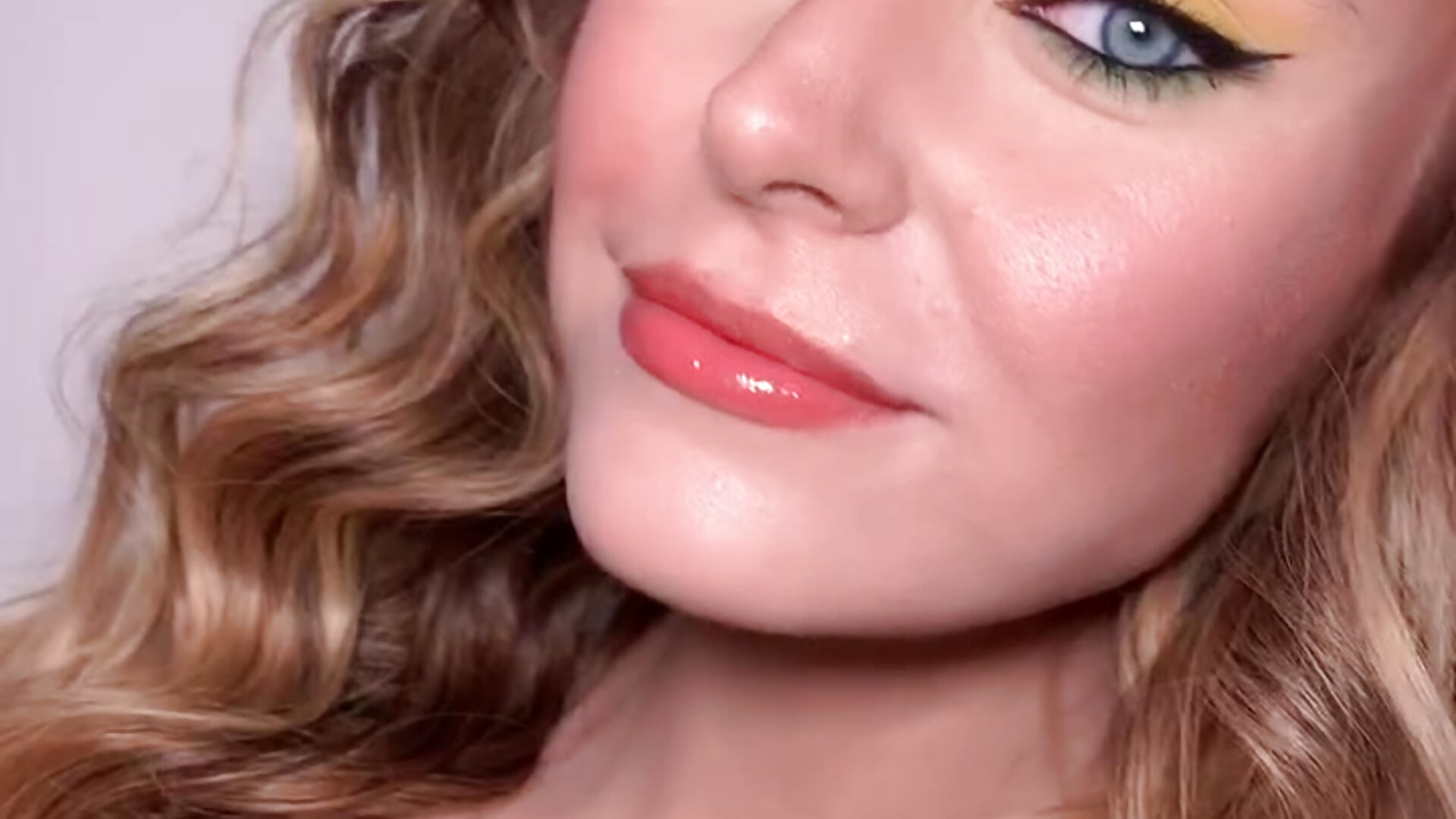 Make up - video by White_mistress cam model