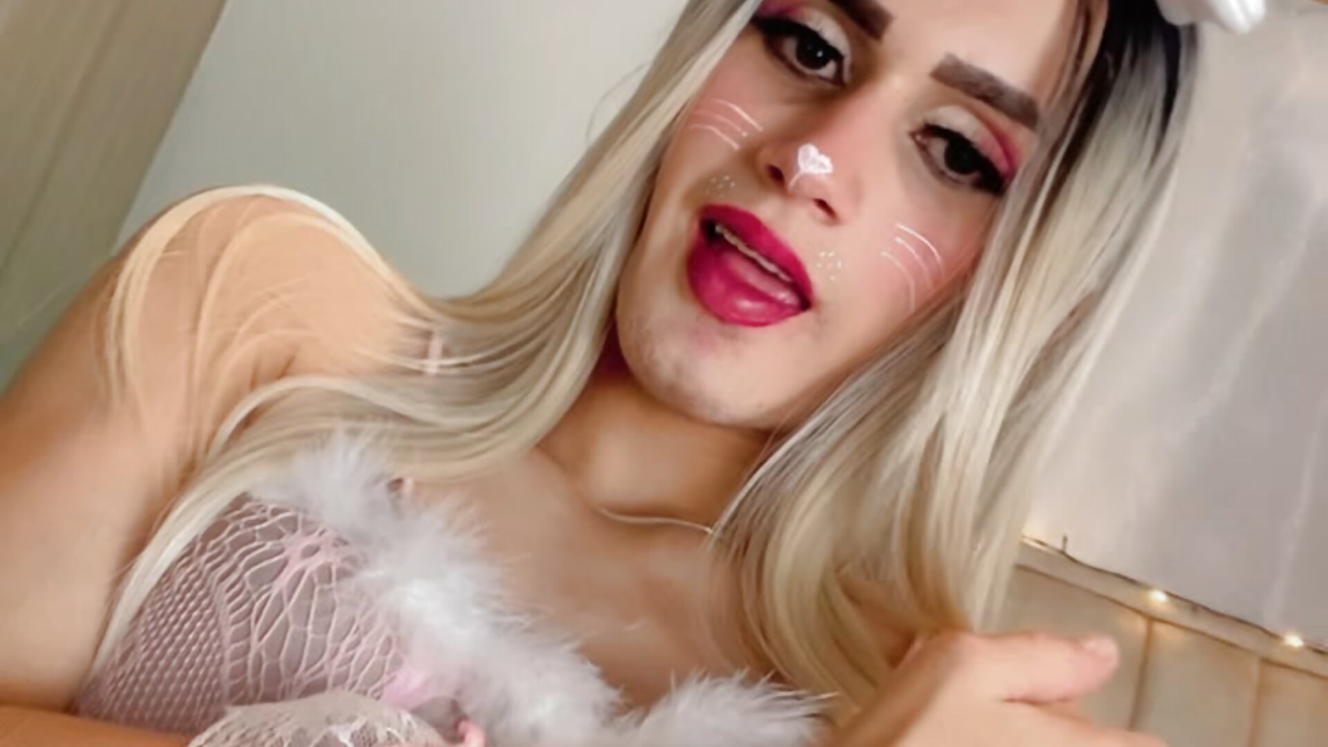 Sexy kiss - video by Sexy_valgirl cam model