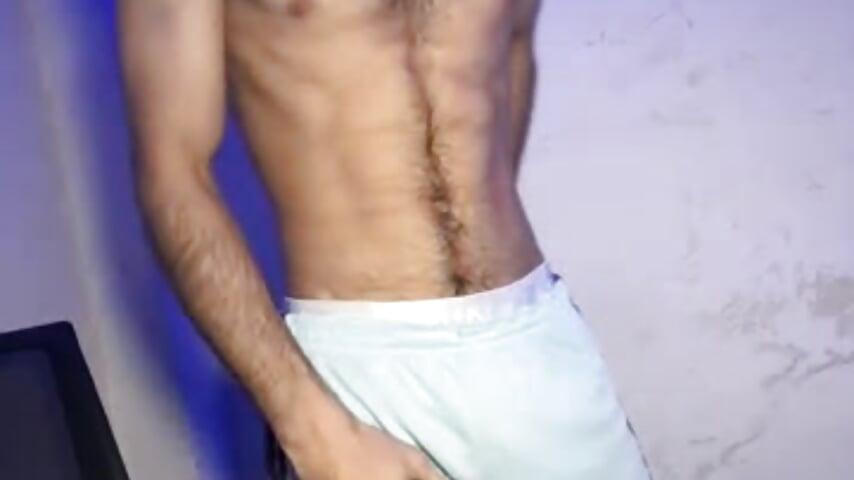 Camil2100 – popularni video modela na kameri 1459