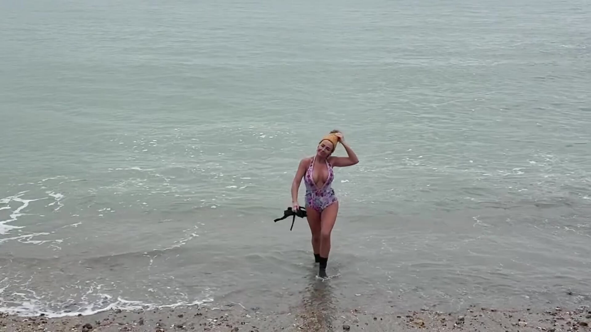 Bond girl vibes - video by MakemeMillie1 cam model