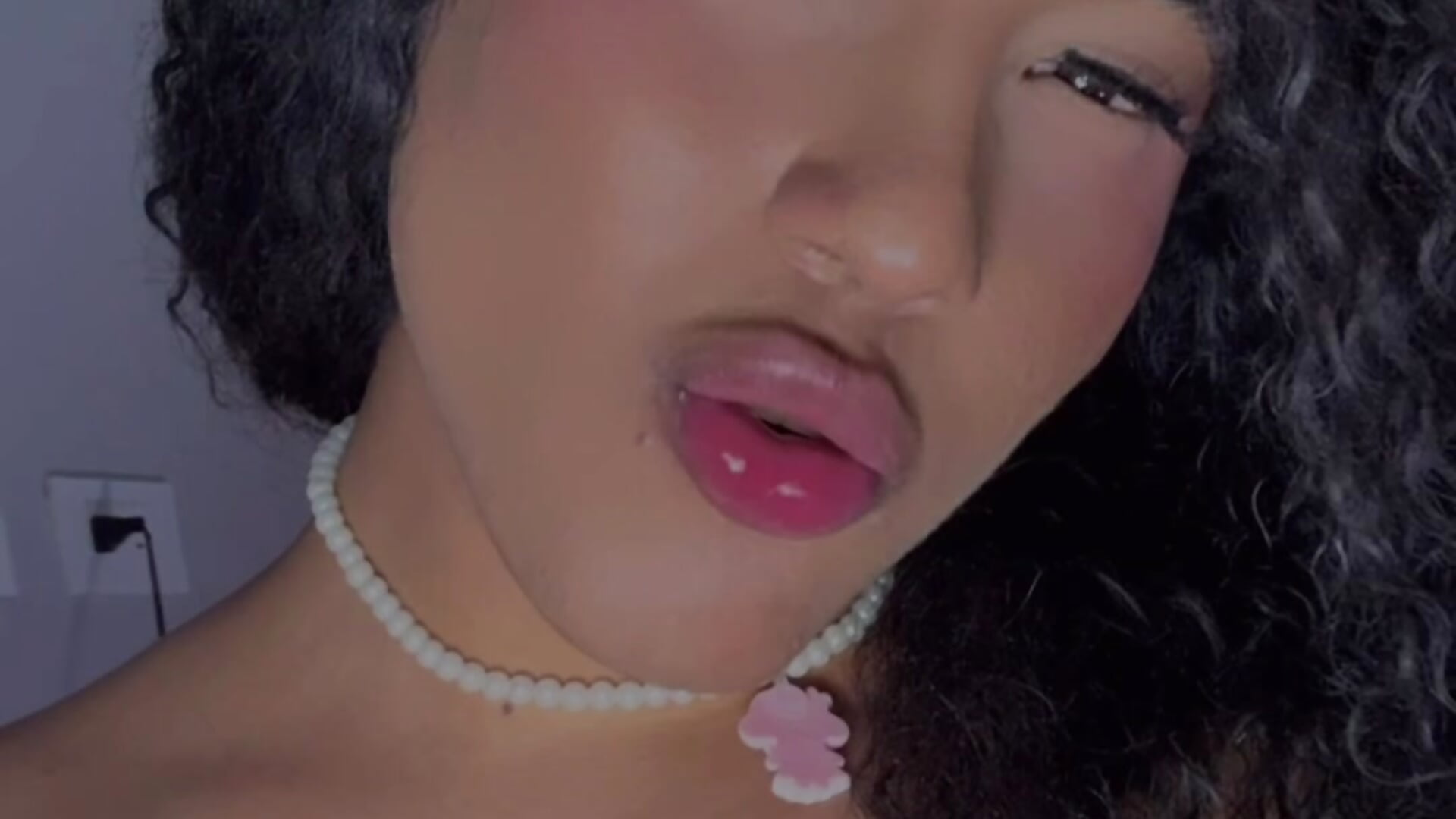 I wanna be your little angel hehe－カメラキャストのcinnamon_crisssの動画