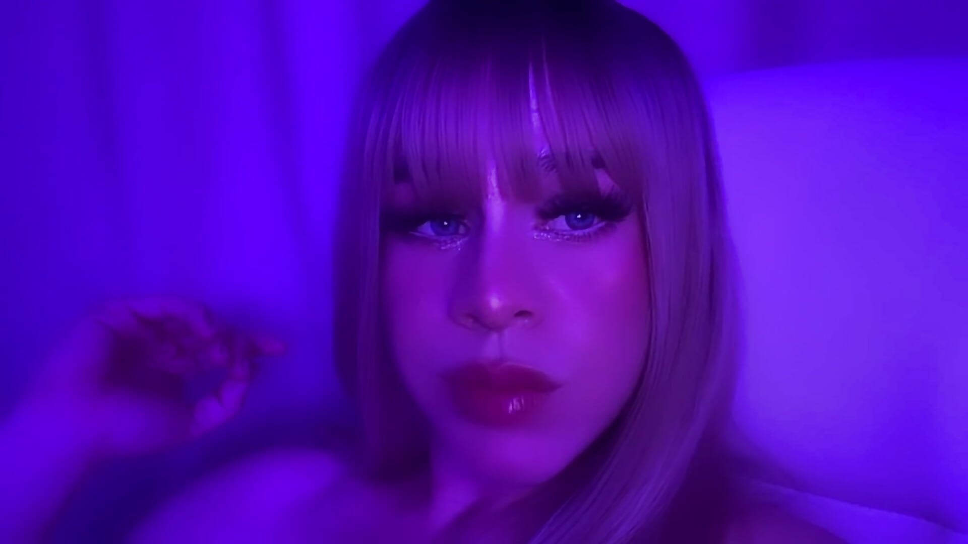 Hi