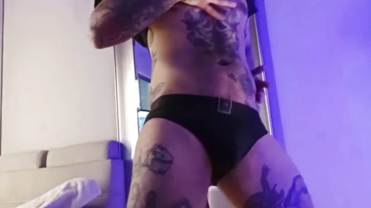 Do you want to see me the same but without clothes? - vidéo du modèle de showcams kaletattoo