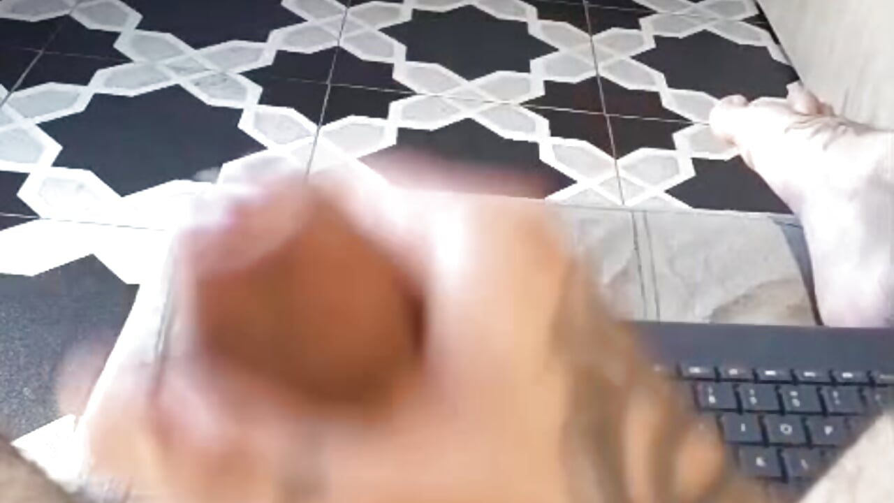 I love masturbating while thinking about you, I just want your hands on me!