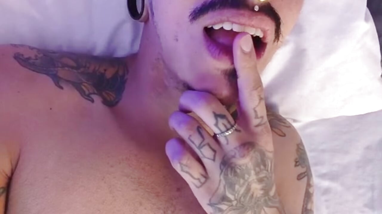Let me show you what I can do with my mouth 💦👅 - vidéo du modèle de showcams kaletattoo